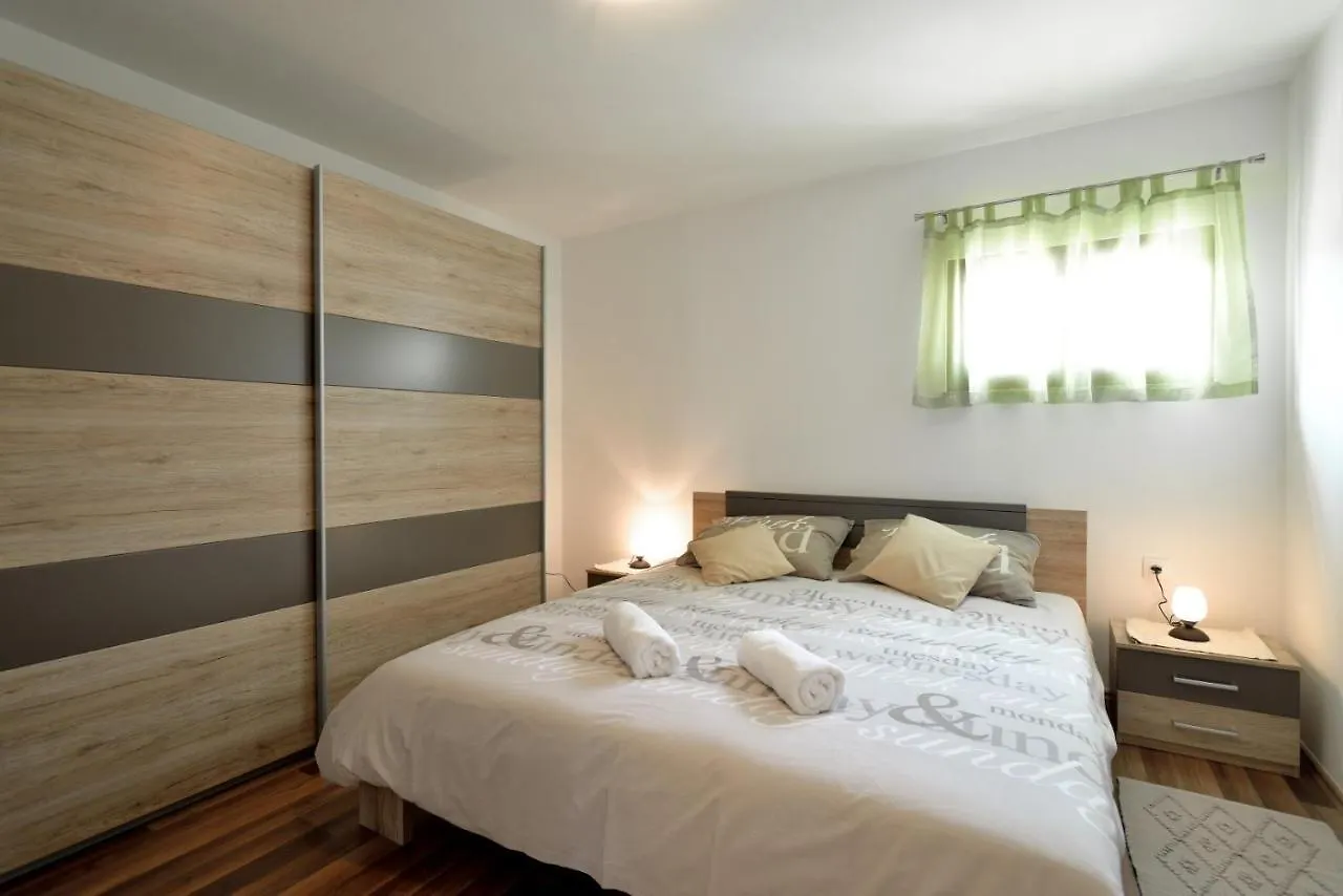 Apartment Oliva Vizinada 0*,